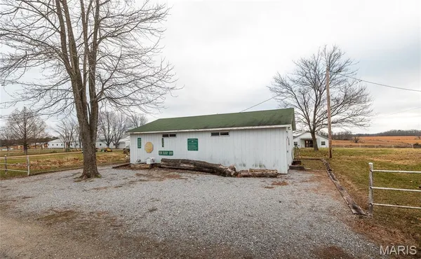 $750,000 | 19546 Golden Drive, Raymondville, MO 65555