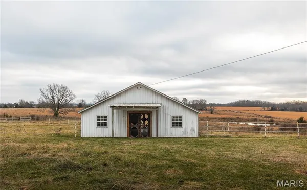 $750,000 | 19546 Golden Drive, Raymondville, MO 65555