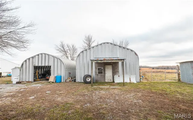 $850,000 | 19546 Golden Drive, Raymondville, MO 65555