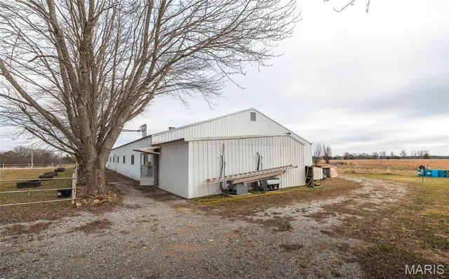 $850,000 | 19546 Golden Drive, Raymondville, MO 65555