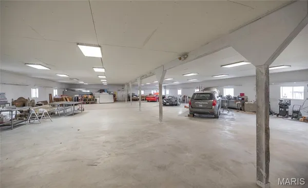 $750,000 | 19546 Golden Drive, Raymondville, MO 65555