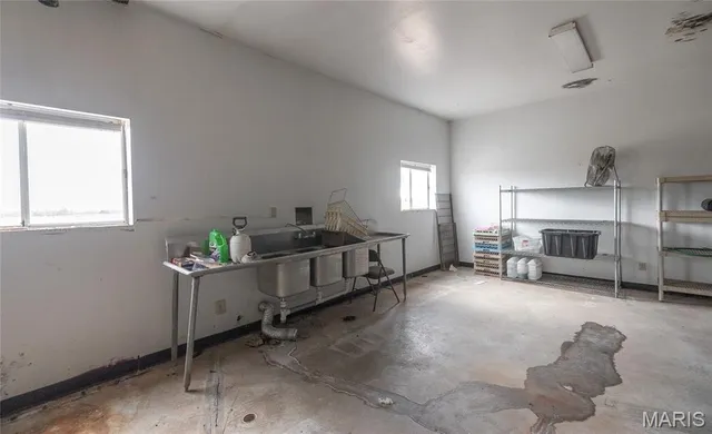 $850,000 | 19546 Golden Drive, Raymondville, MO 65555