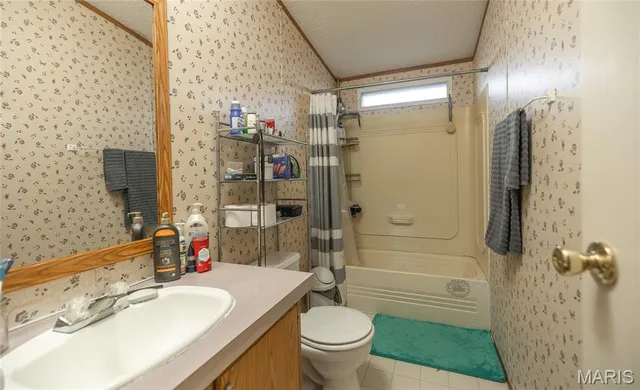 $850,000 | 19546 Golden Drive, Raymondville, MO 65555