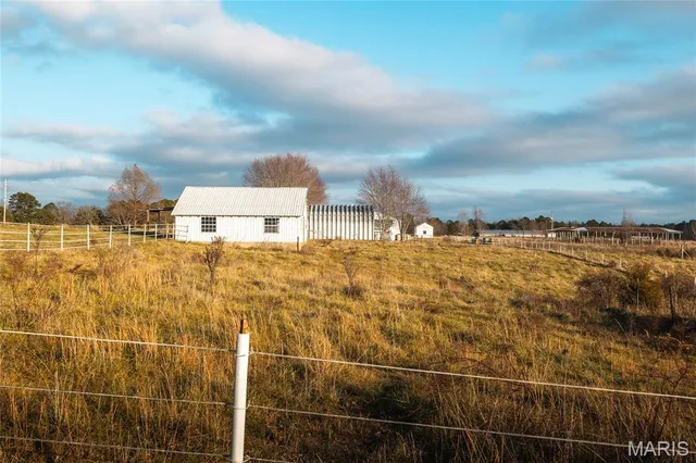 $850,000 | 19546 Golden Drive, Raymondville, MO 65555