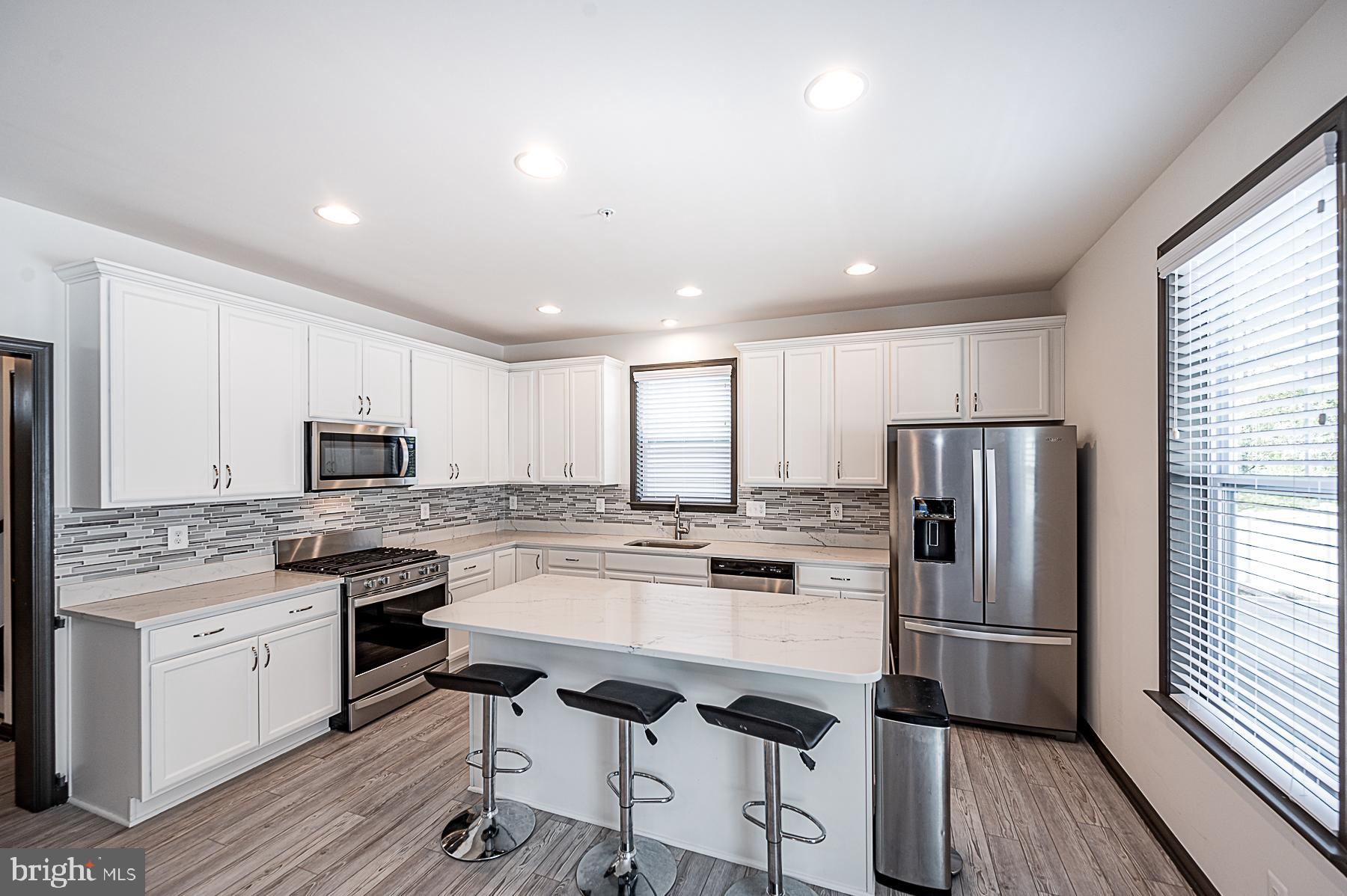 7250 Wright Road Hanover, MD 21076 - Photo 14 of 48 Upgraded stainless steel appliances