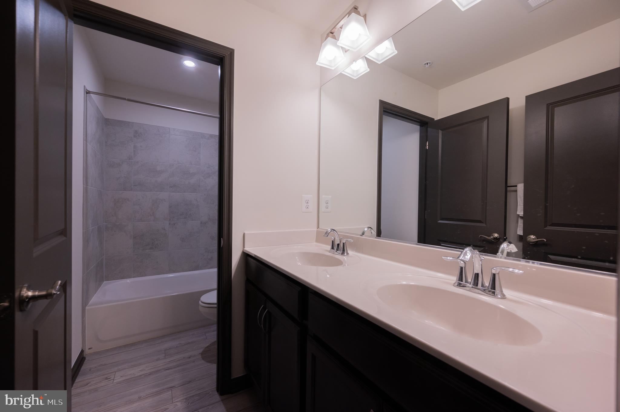 7250 Wright Road Hanover, MD 21076 - Photo 29 of 48 Hall bath with double vanity