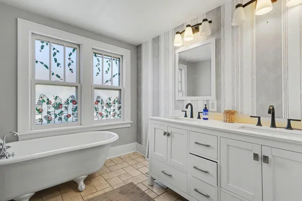 $339,900 | 421 East Clinton Street, Howell, MI 48843