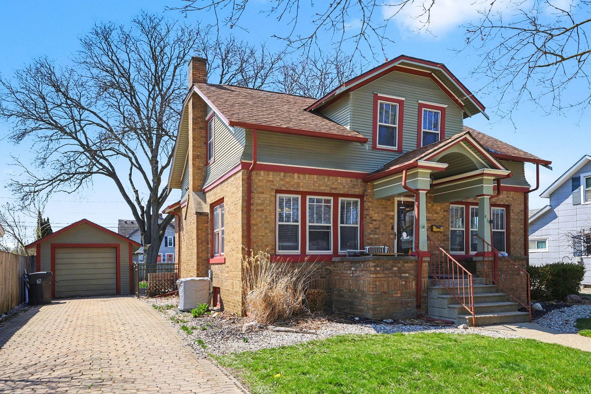 421 East Clinton Street Howell, MI 48843 - Photo 2 of 27 005_file_1050