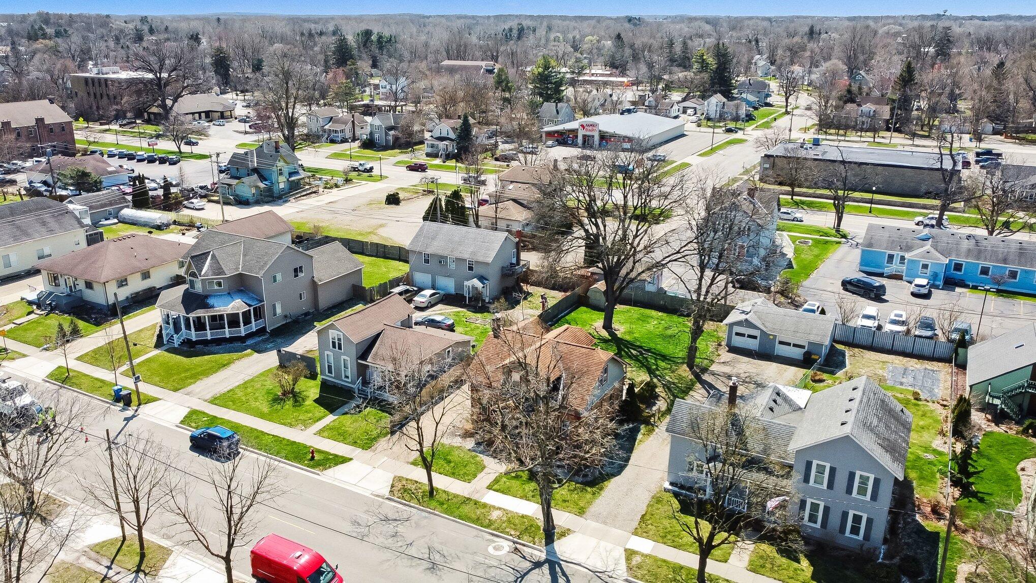 421 East Clinton Street Howell, MI 48843 - Photo 5 of 27 030_file_3446