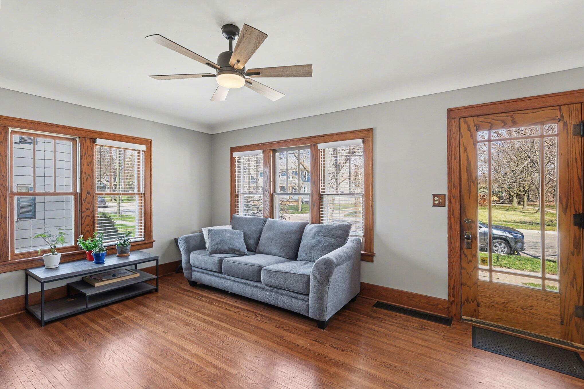 421 East Clinton Street Howell, MI 48843 - Photo 7 of 27 008_file_9479