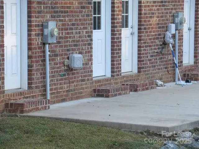 $1,400 | 495 South Government Street, Lincolnton, NC 28092