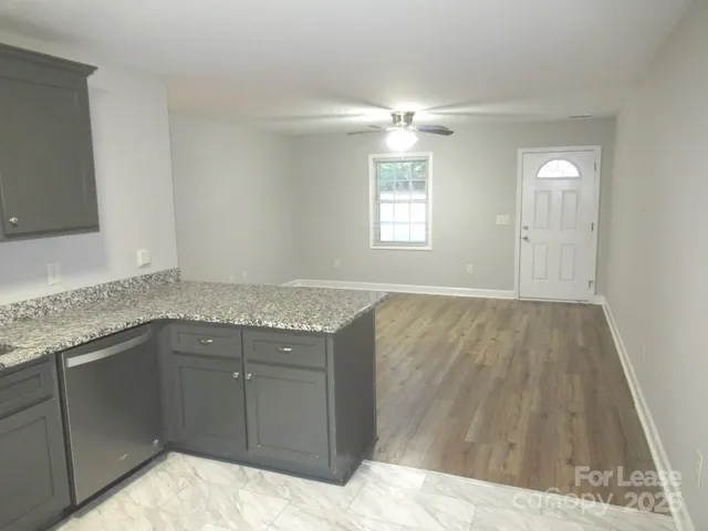 $1,400 | 495 South Government Street, Lincolnton, NC 28092