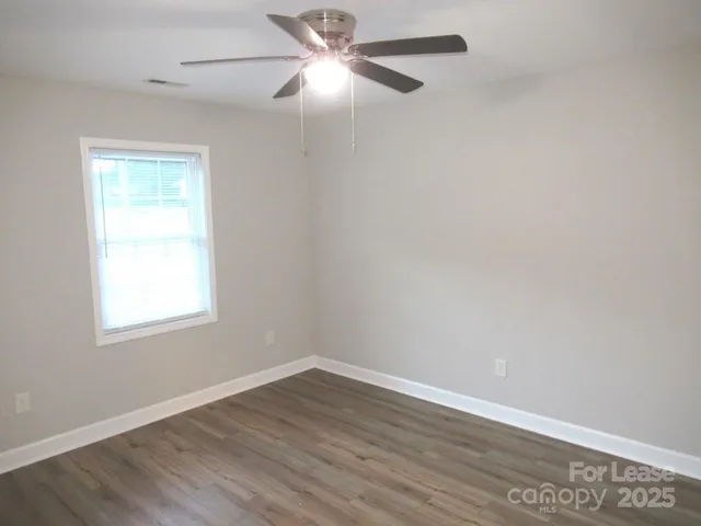 $1,400 | 495 South Government Street, Lincolnton, NC 28092