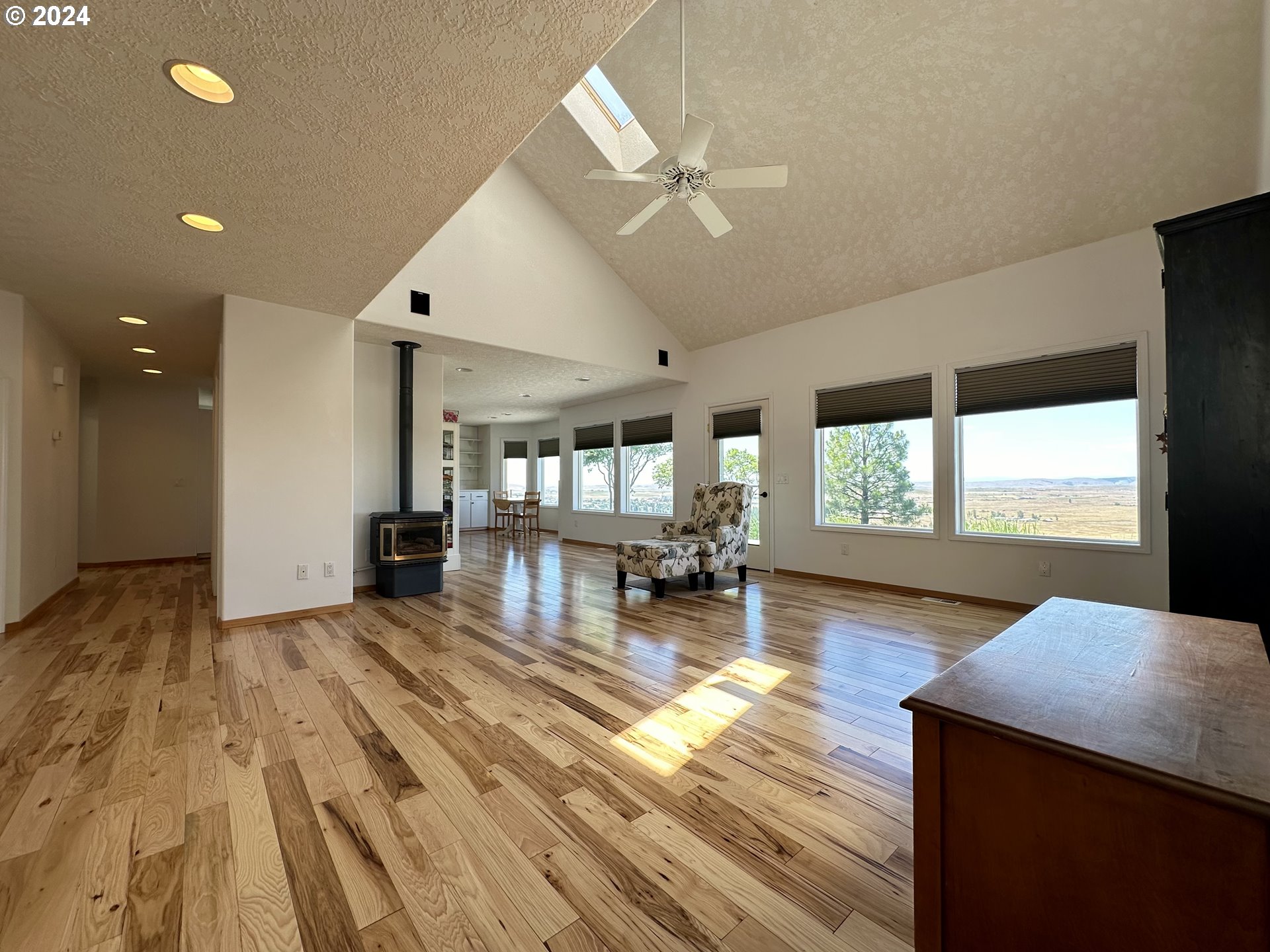 110 Eagle Drive Goldendale, WA 98620 - Photo 26 of 48 a view of a living room and dining room