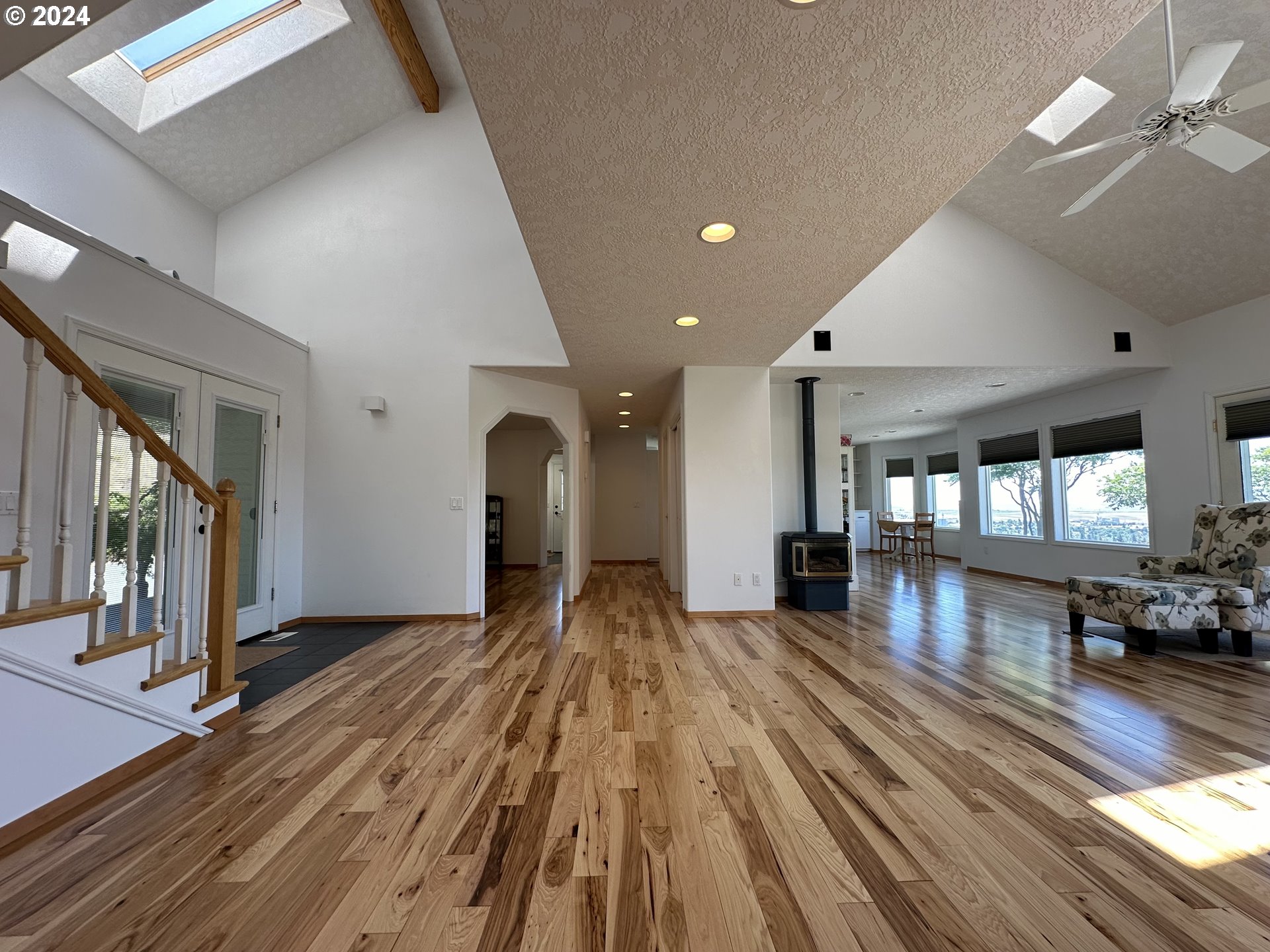 110 Eagle Drive Goldendale, WA 98620 - Photo 28 of 48 a view of a living room and dining room