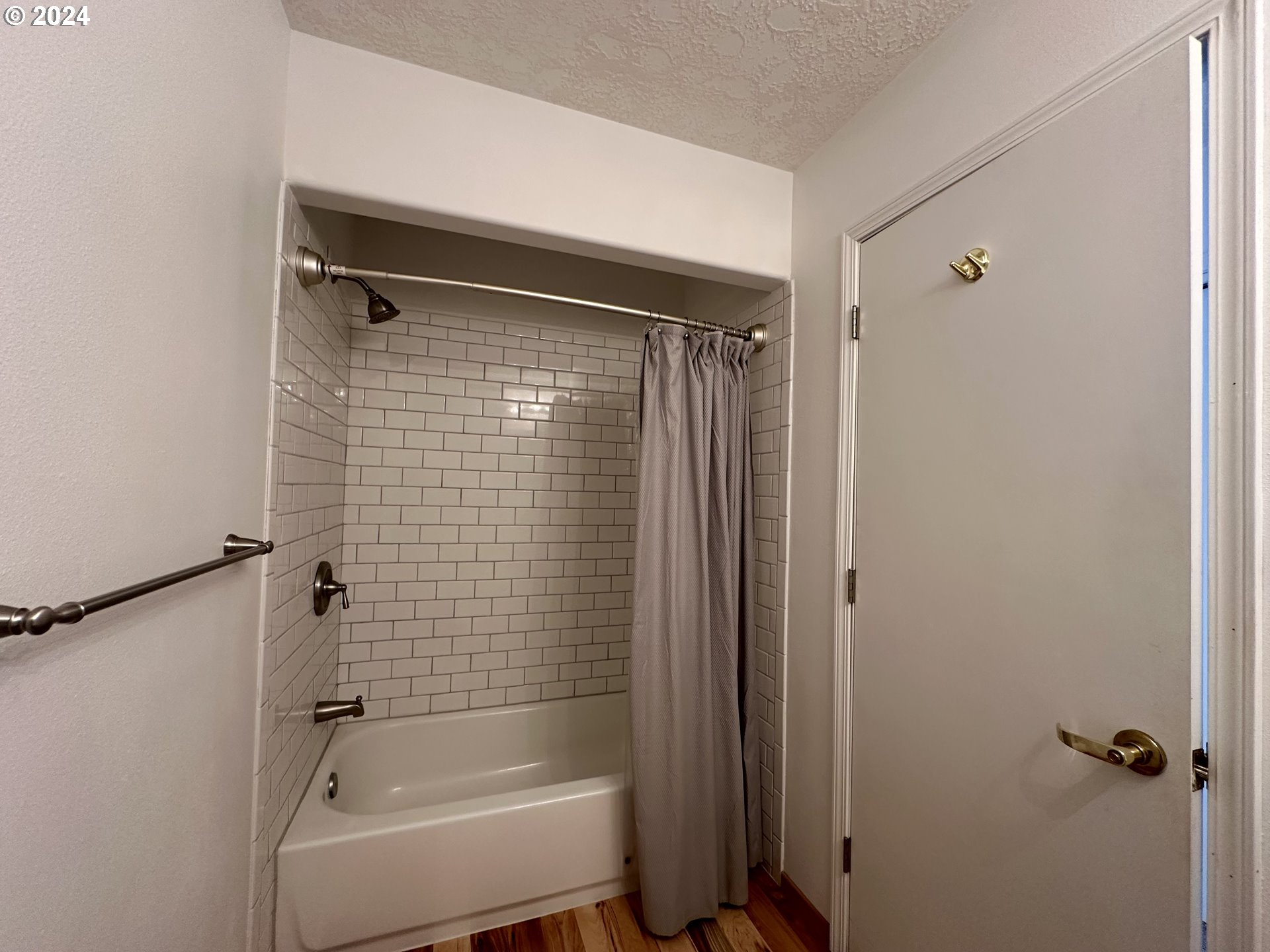 110 Eagle Drive Goldendale, WA 98620 - Photo 37 of 48 a bathroom with a shower and a tub