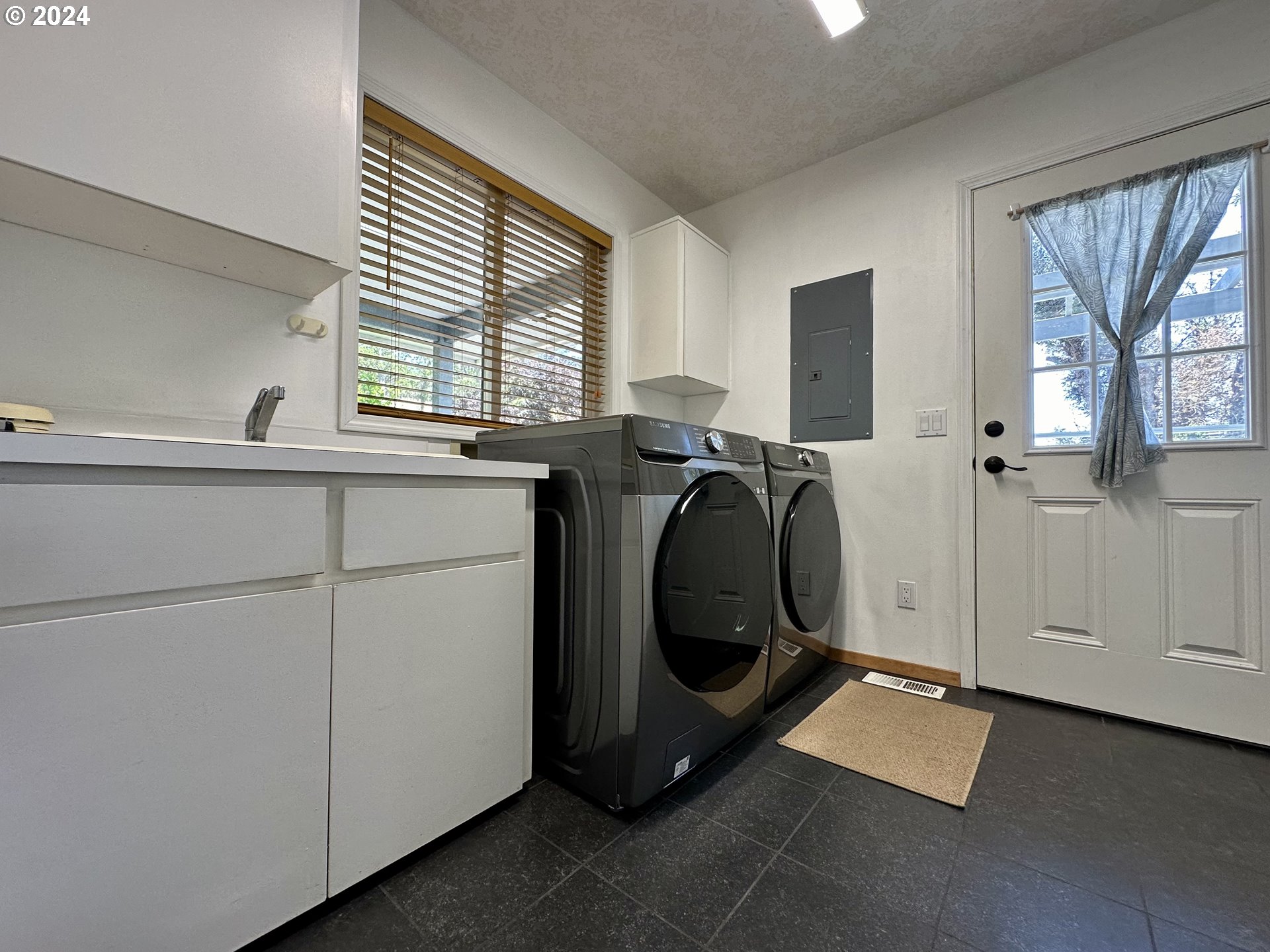 110 Eagle Drive Goldendale, WA 98620 - Photo 38 of 48 a utility room with dryer and washer