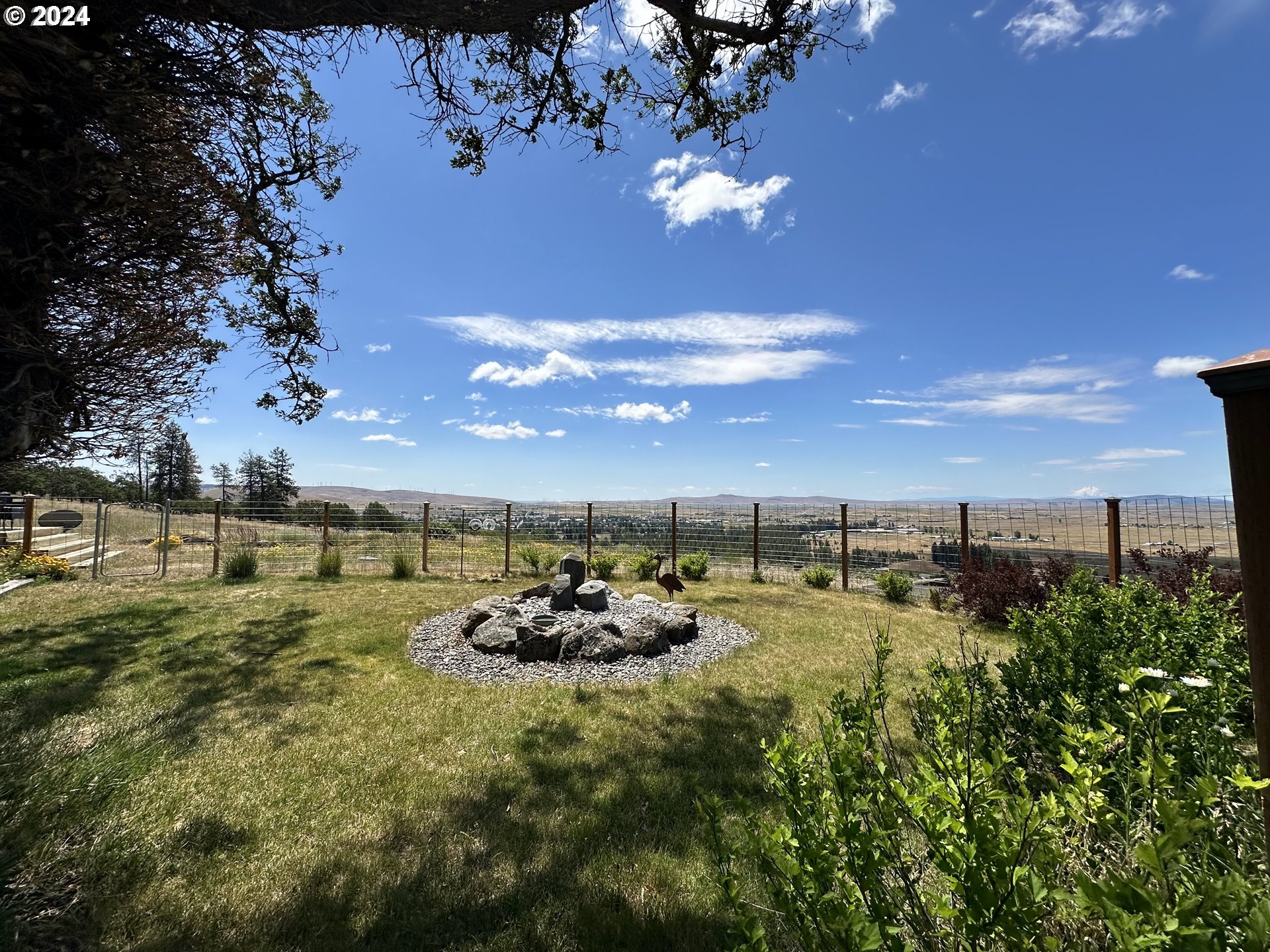 110 Eagle Drive Goldendale, WA 98620 - Photo 40 of 48 a backyard of a house with table and chairs