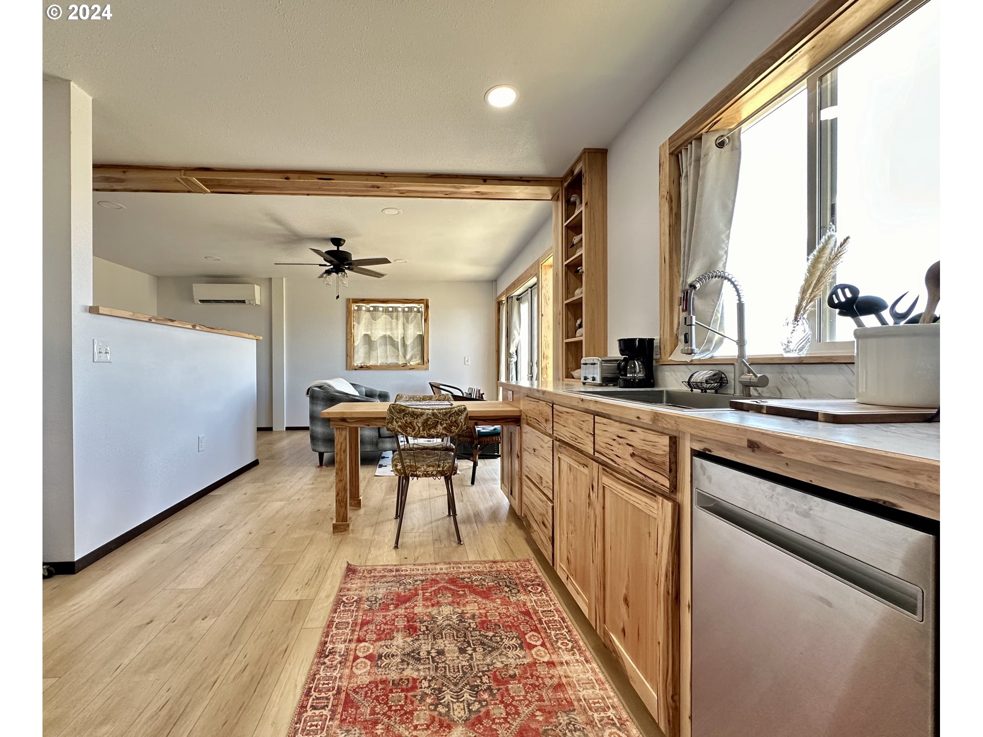 110 Eagle Drive Goldendale, WA 98620 - Photo 46 of 48 a very nice looking room with many windows and furniture