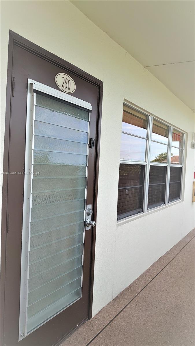 250 Suffolk F, Unit 250 Boca Raton, FL 33434 - Photo 2 of 15