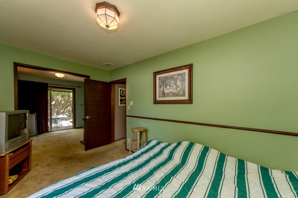 2413 Northeast 6th Place Renton, WA 98056 - Photo 11 of 15