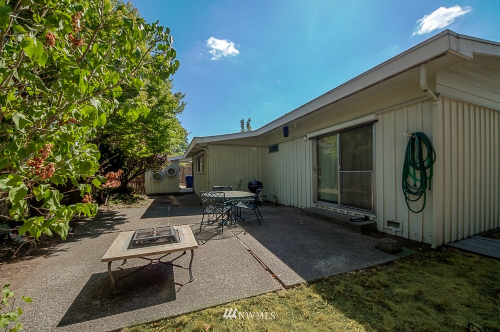 2413 Northeast 6th Place Renton, WA 98056 - Photo 14 of 15