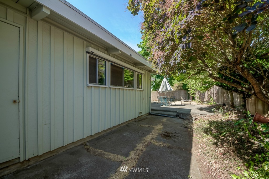 2413 Northeast 6th Place Renton, WA 98056 - Photo 15 of 15