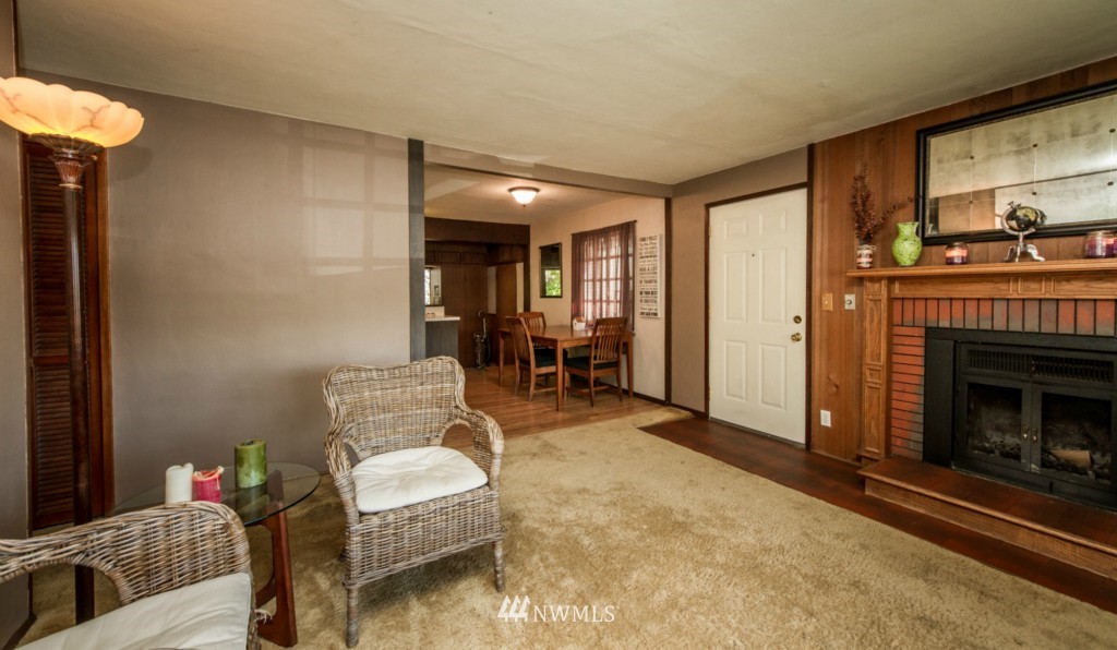 2413 Northeast 6th Place Renton, WA 98056 - Photo 3 of 15