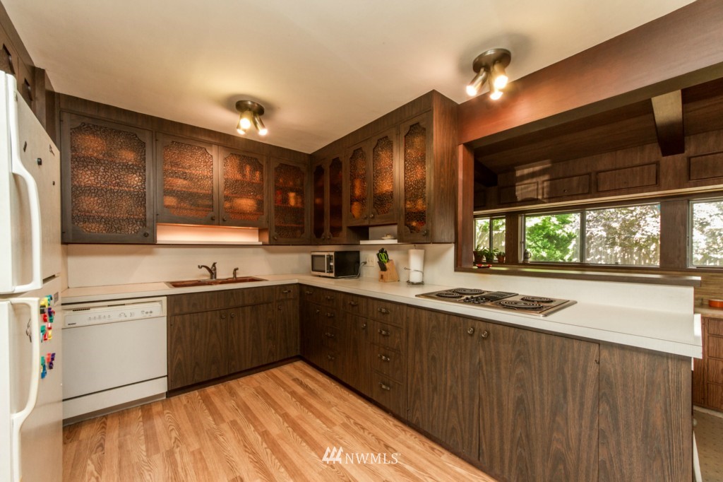 2413 Northeast 6th Place Renton, WA 98056 - Photo 5 of 15