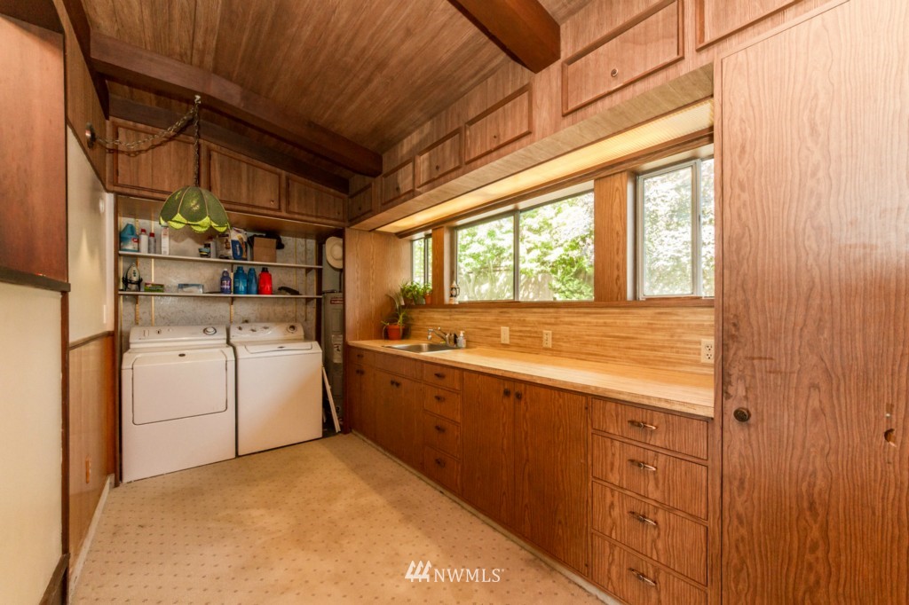 2413 Northeast 6th Place Renton, WA 98056 - Photo 7 of 15