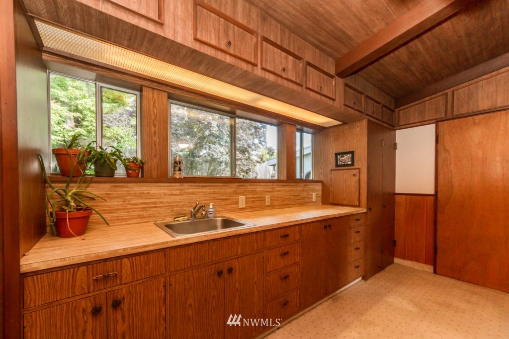 2413 Northeast 6th Place Renton, WA 98056 - Photo 8 of 15
