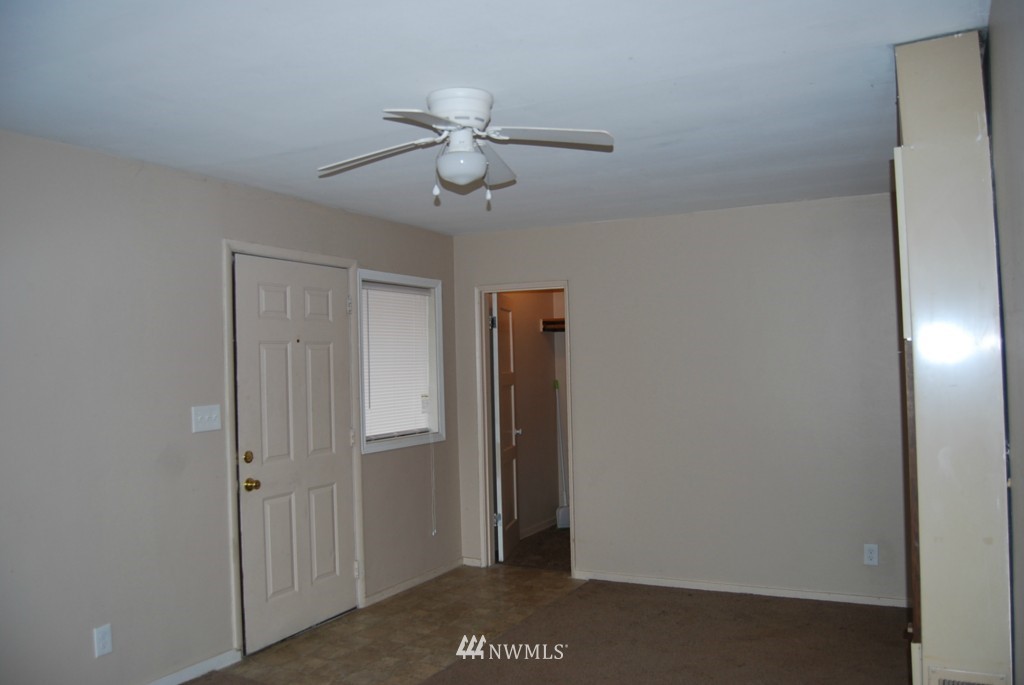 859 Edmonds Avenue Northeast Renton, WA 98056 - Photo 12 of 22