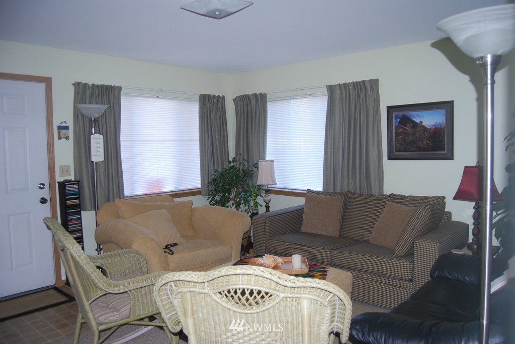859 Edmonds Avenue Northeast Renton, WA 98056 - Photo 14 of 22 a living room with furniture and a potted plant