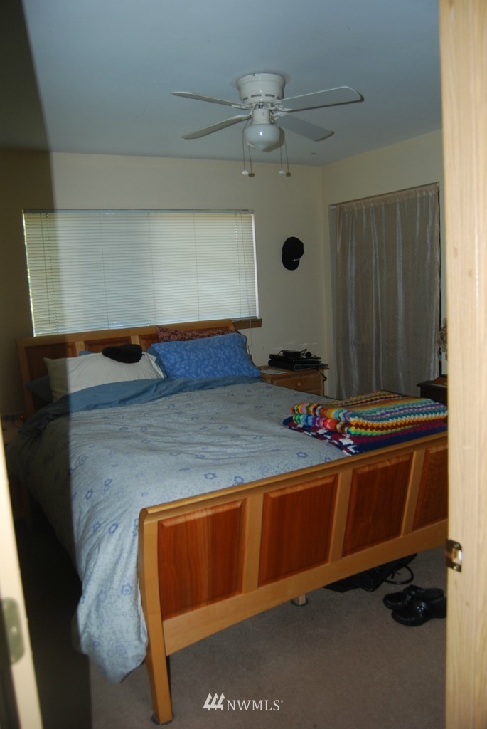 859 Edmonds Avenue Northeast Renton, WA 98056 - Photo 15 of 22 a room with storage