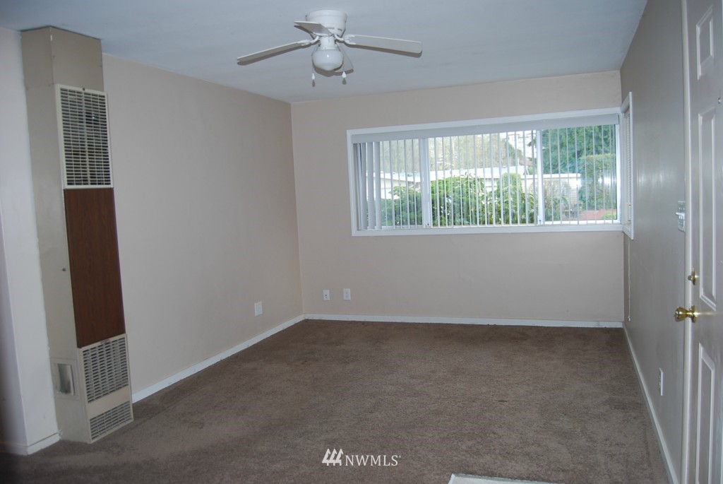 859 Edmonds Avenue Northeast Renton, WA 98056 - Photo 3 of 22 a view of an empty room with a window