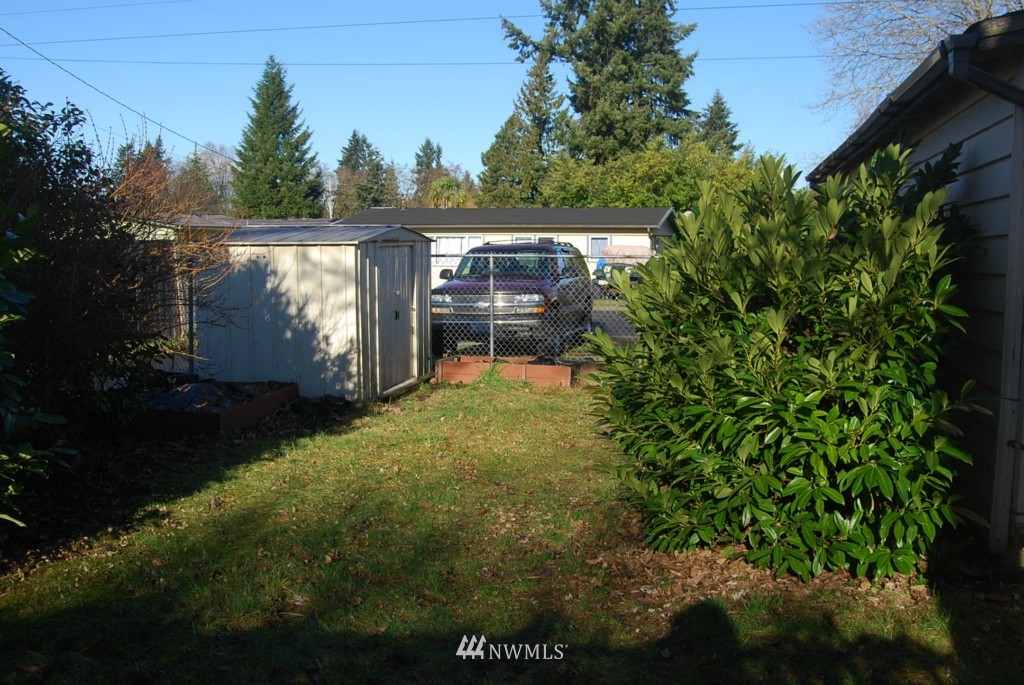 859 Edmonds Avenue Northeast Renton, WA 98056 - Photo 21 of 22 a backyard of a house with yard and outdoor seating