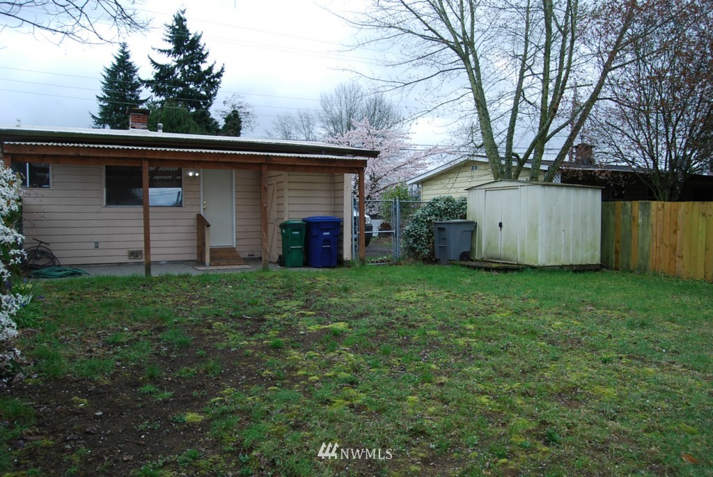 859 Edmonds Avenue Northeast Renton, WA 98056 - Photo 9 of 22 a view of a barn in the back yard