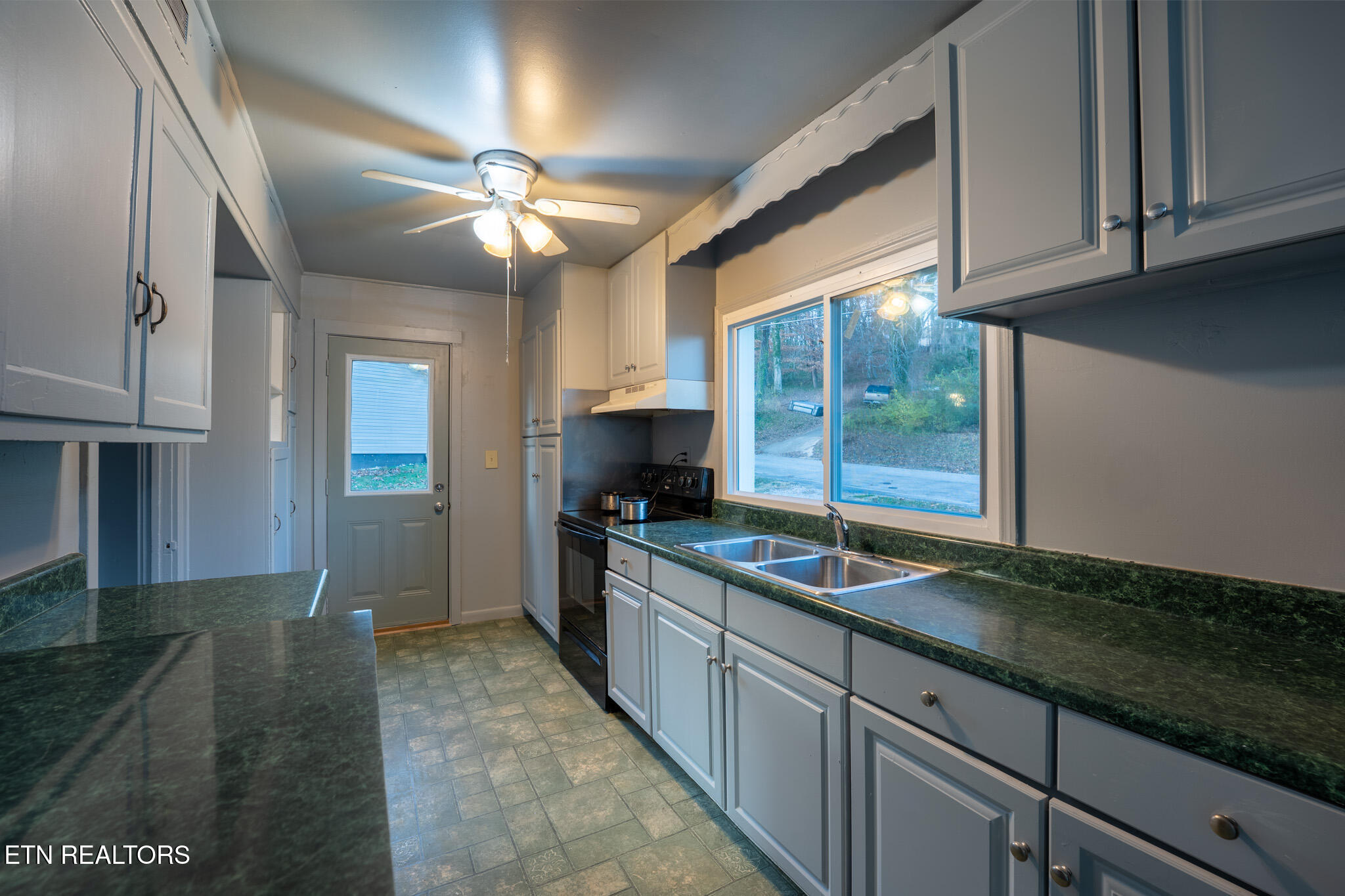 101 Taylor Road Oak Ridge, TN 37830 - Photo 18 of 29 101 Taylor Road -19