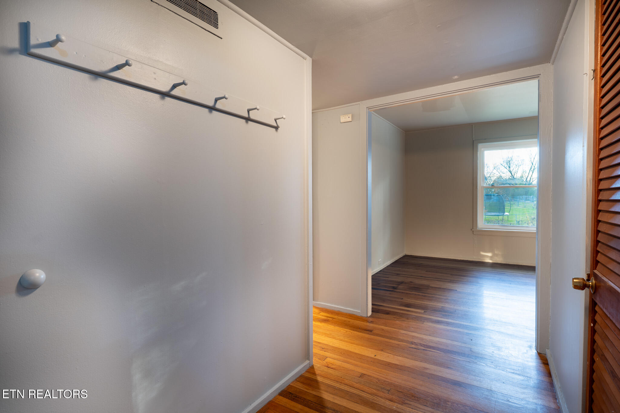 101 Taylor Road Oak Ridge, TN 37830 - Photo 2 of 29 101 Taylor Road -02