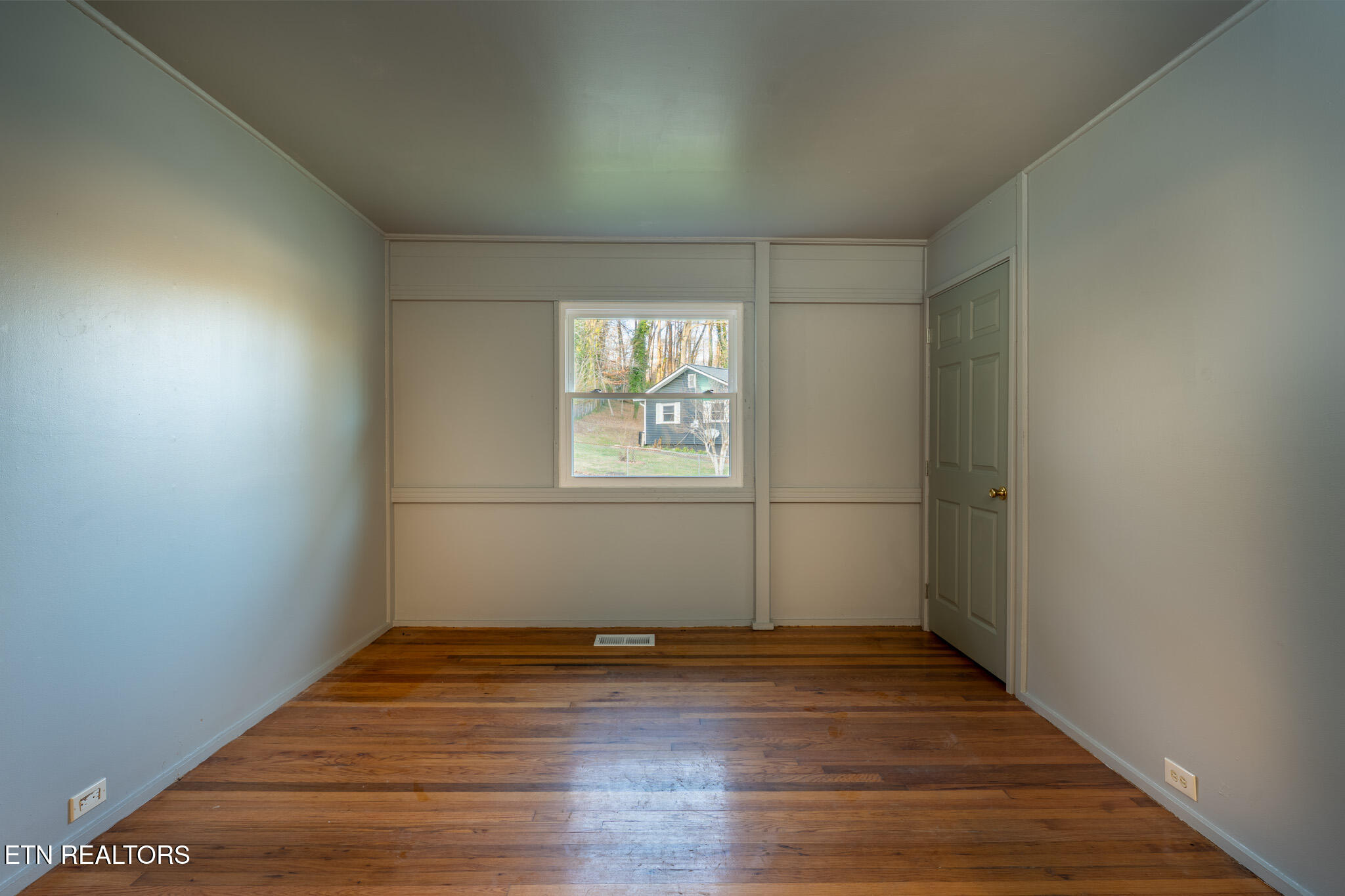 101 Taylor Road Oak Ridge, TN 37830 - Photo 4 of 29 101 Taylor Road -04