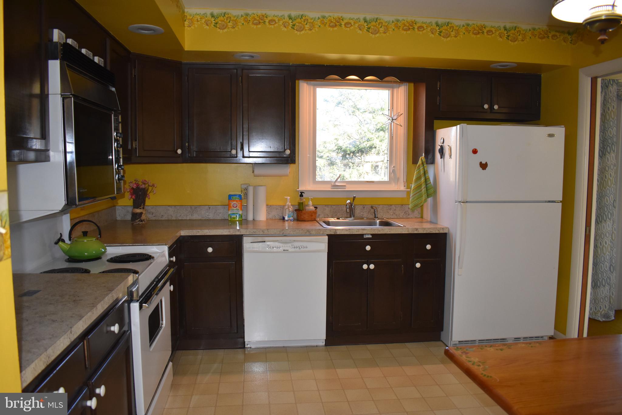 735 Plymouth Road York, PA 17402 - Photo 8 of 18 Gallery Image 8