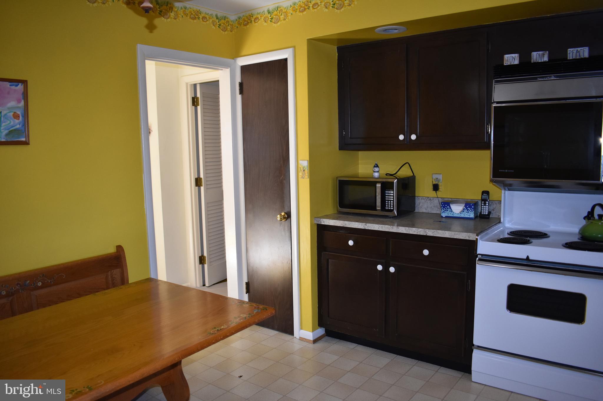 735 Plymouth Road York, PA 17402 - Photo 9 of 18 Gallery Image 9