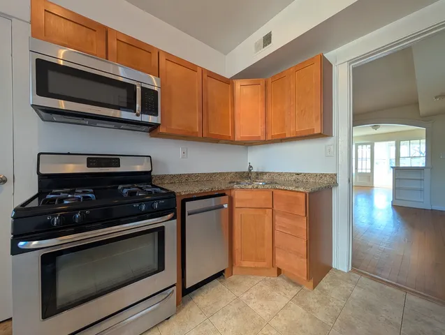 $1,895 | 2657 North St Louis Avenue, Unit 2, Chicago, IL 60647