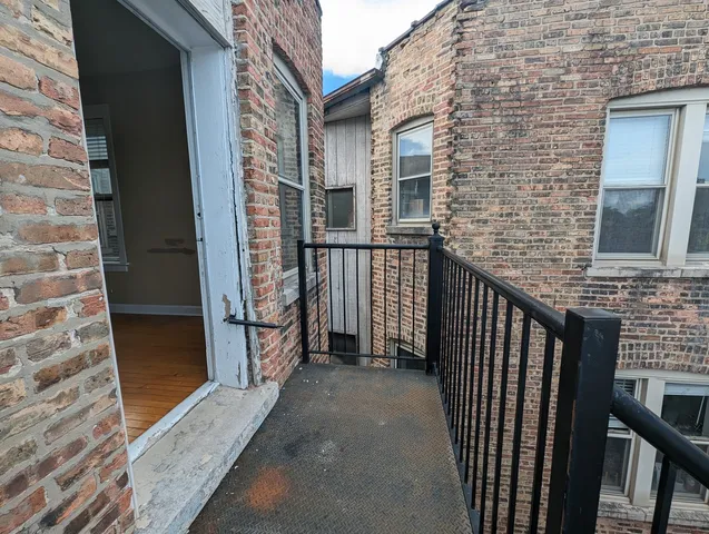 $1,895 | 2657 North St Louis Avenue, Unit 2, Chicago, IL 60647