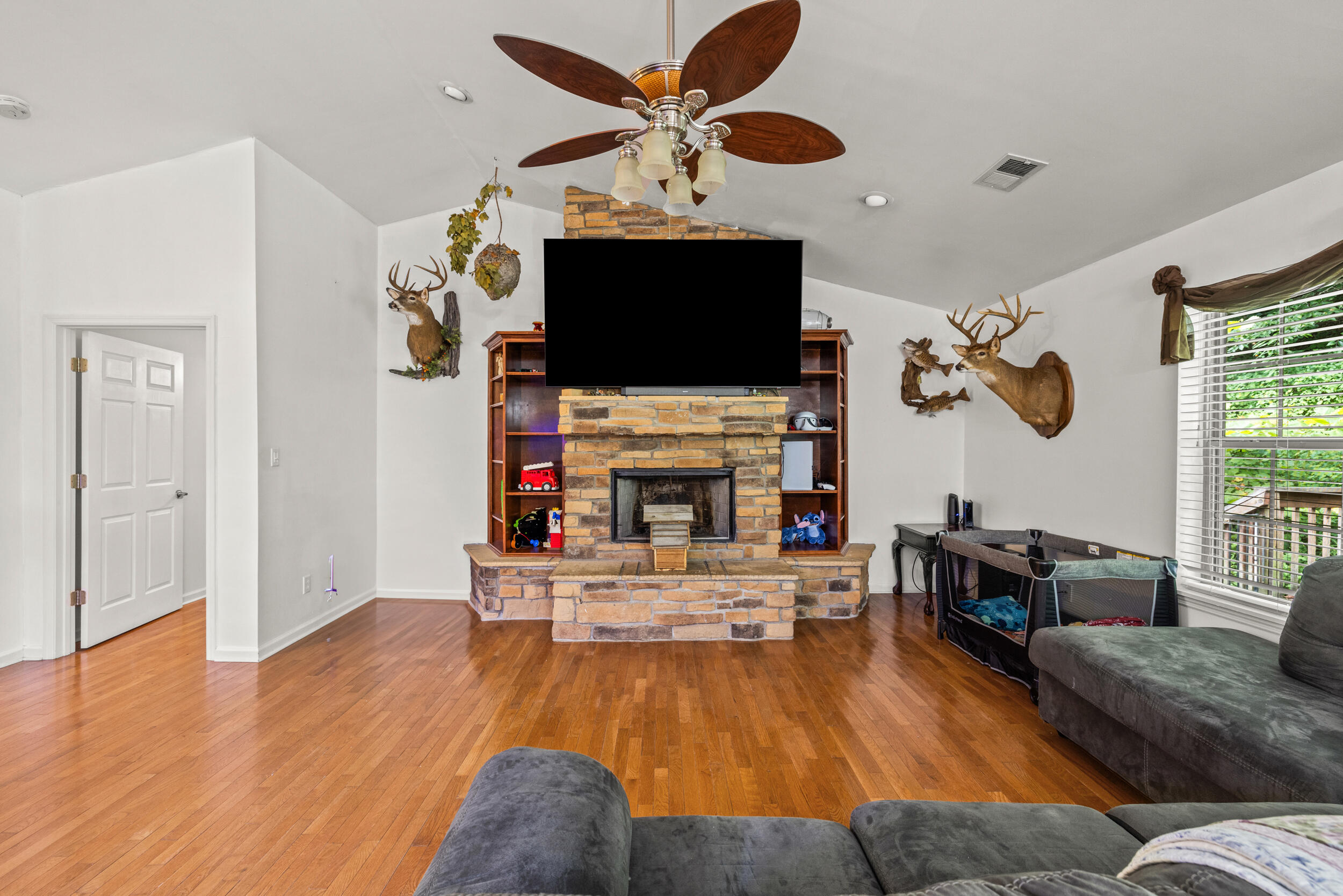 6159 North Wilderness Road Mount Vernon, KY 40456 - Photo 6 of 32 3_1h4a7347-2