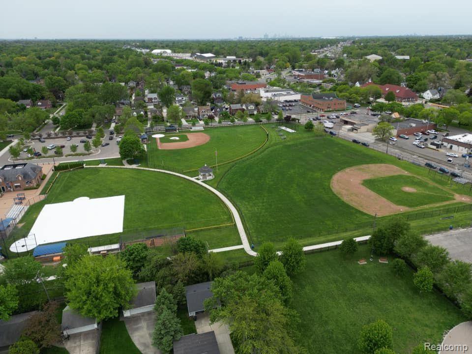 371 Moross Road Grosse Pointe, MI 48236 - Photo 29 of 31 Gallery Image 29