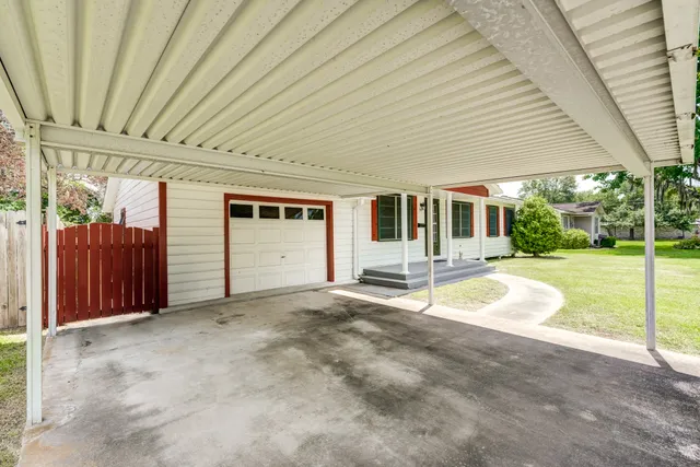 a view of a house with backyard and porch