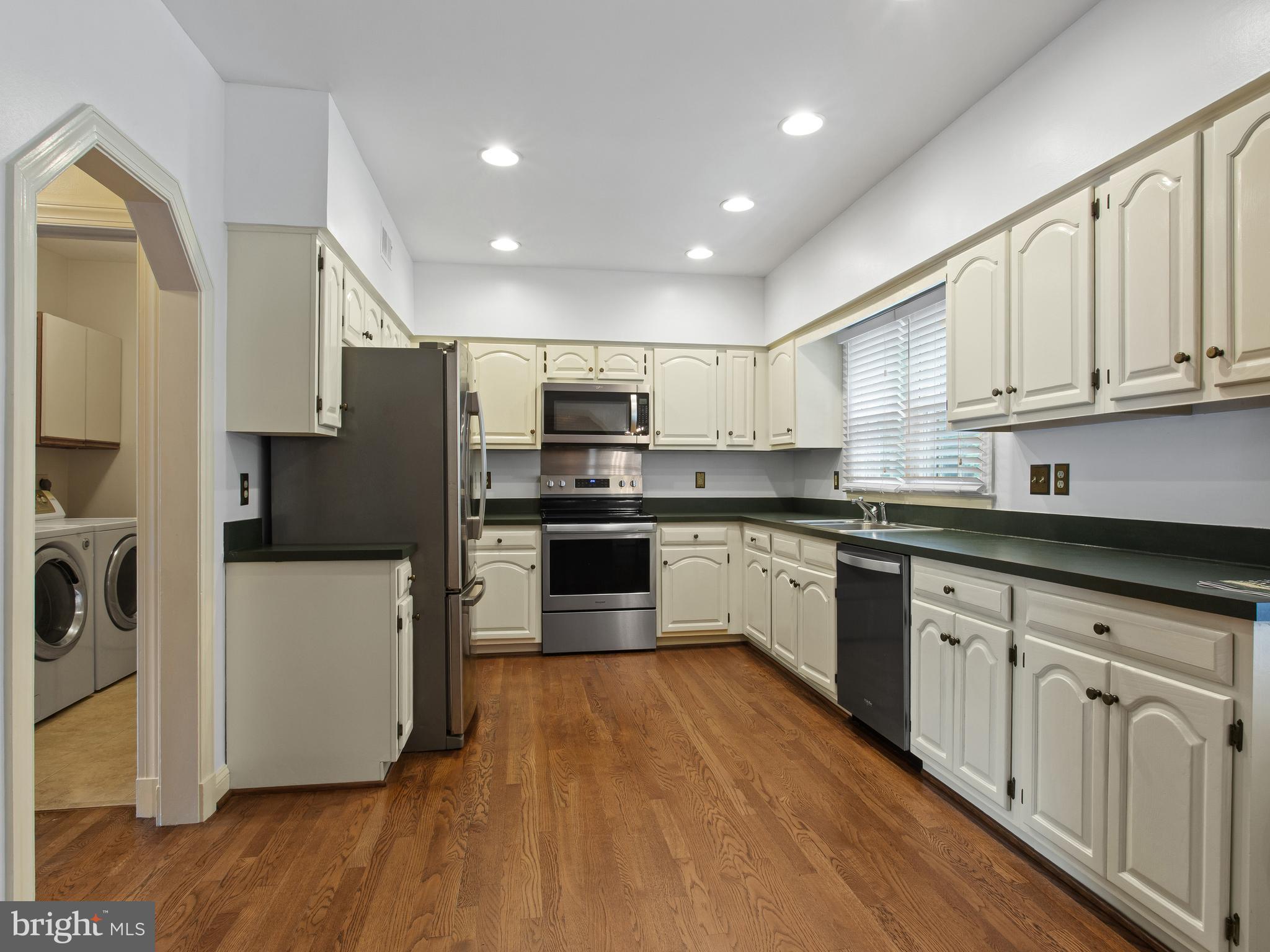 527 Post Oak Road Annapolis, MD 21401 - Photo 8 of 50 Whirlpool appliances