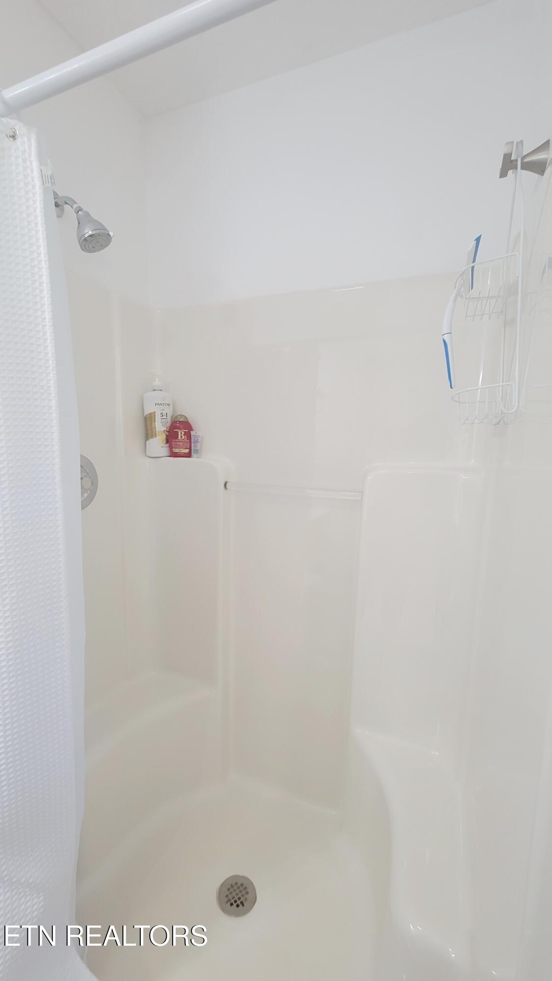 264 Curry Way Del Rio, TN 37727 - Photo 28 of 40 2ND FLOOR WALK IN SHOWER