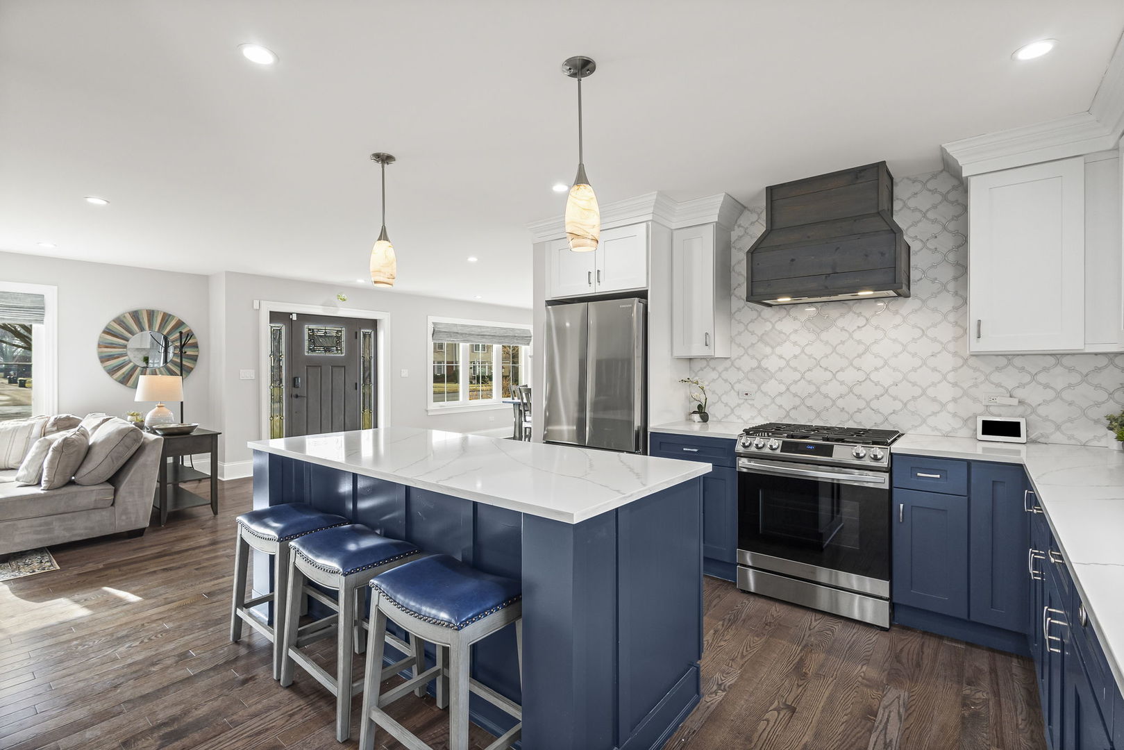 7046 Beckwith Road Morton Grove, IL 60053 - Photo 8 of 38